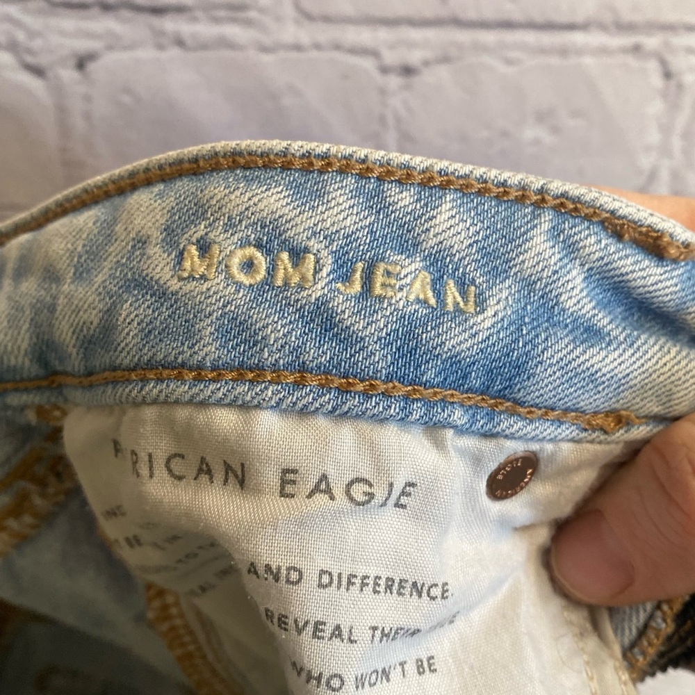 American Eagle Light Washed Comfort Stretch Really Ripped Mom Jeans Women’s 4 - Picture 5 of 12